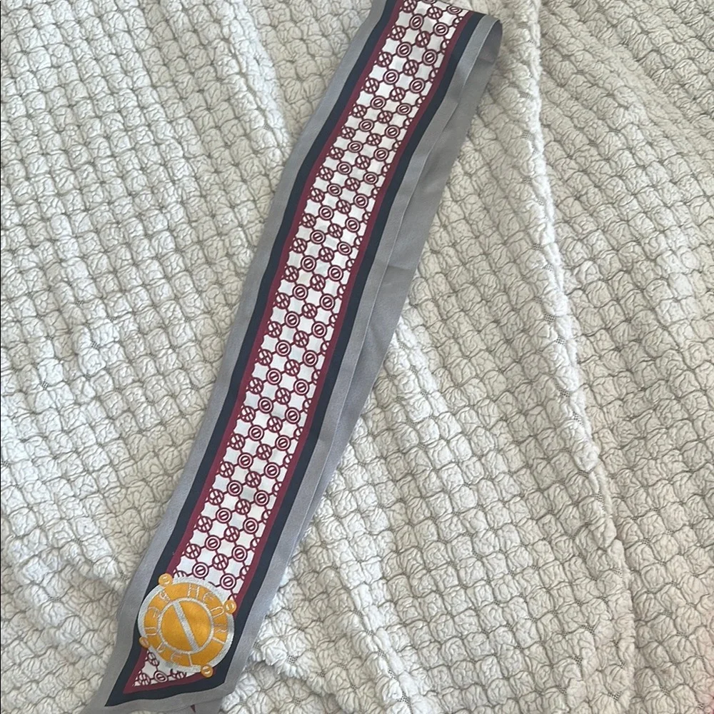 RARE - Henri Bendel Love Is All You Need Scarf - Picture 3 of 3